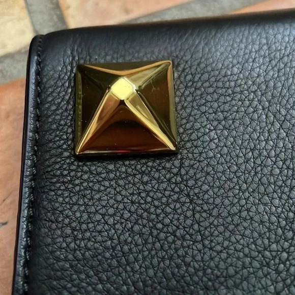 ๐HP๐ LINEA PELLE โจ Black Leather & Gold Stud Snake Reptile Embossed Zip Clutch - Picture 13 of 14